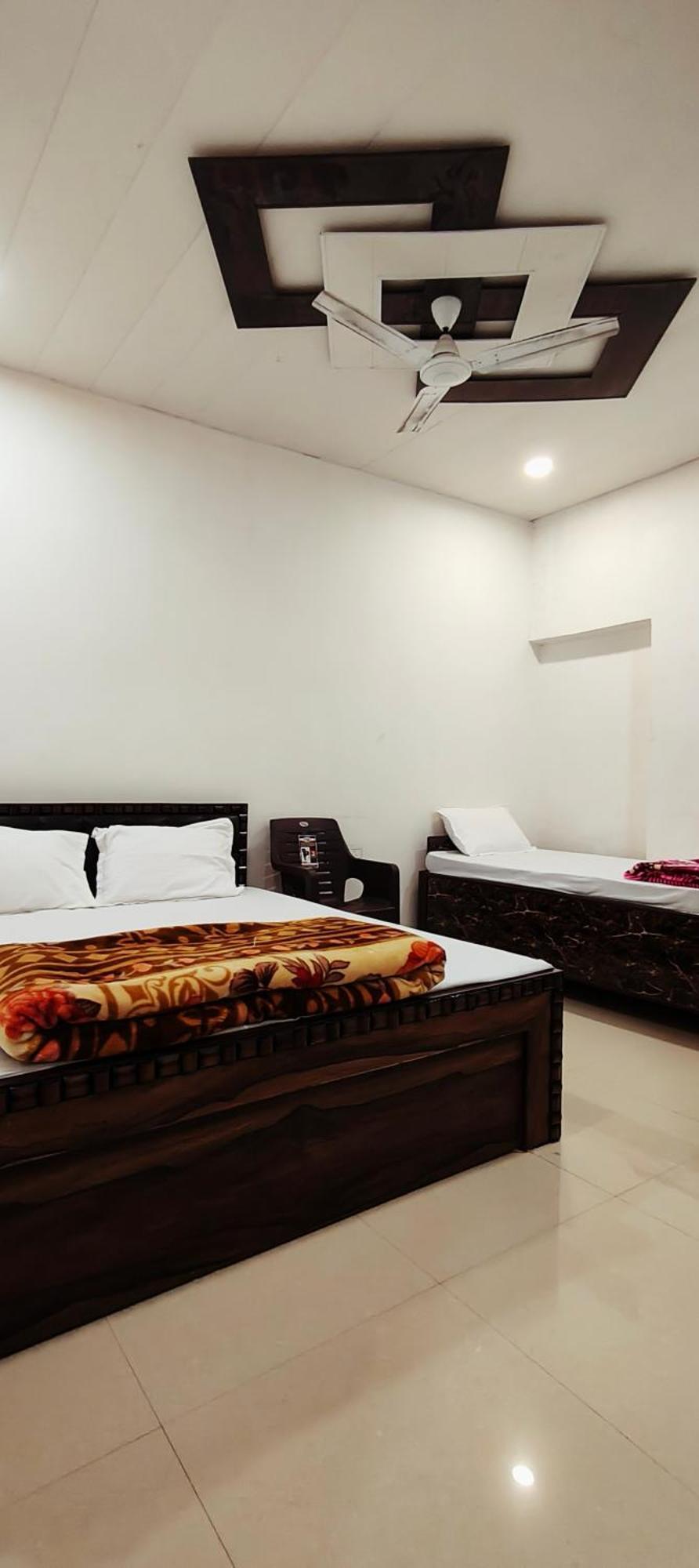 Madhuri Guest House Bénarès Extérieur photo