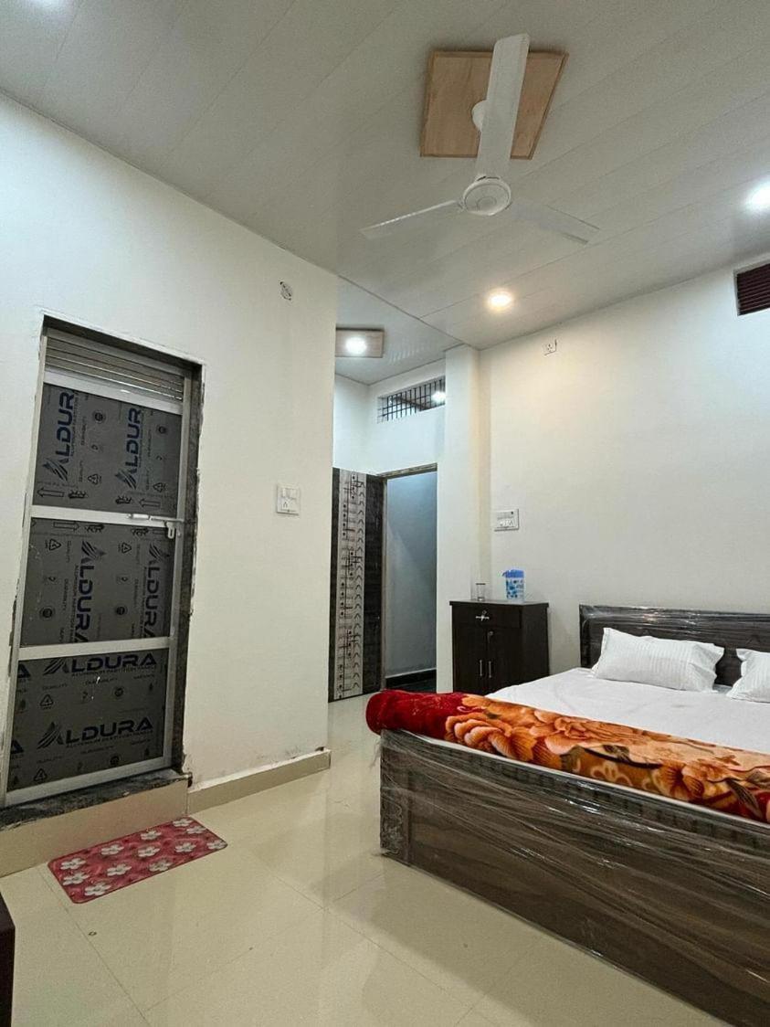Madhuri Guest House Bénarès Extérieur photo